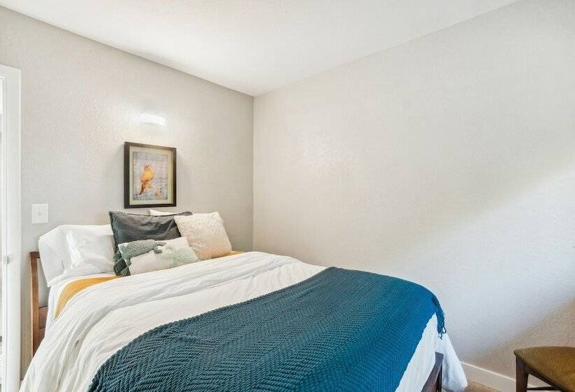 Lovely Centennial Home   1 Mi To Southglenn Mall!