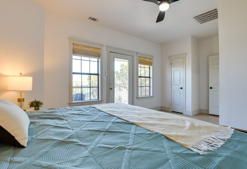 Modern Graford Cabin: Walk To Possum Kingdom Lake!