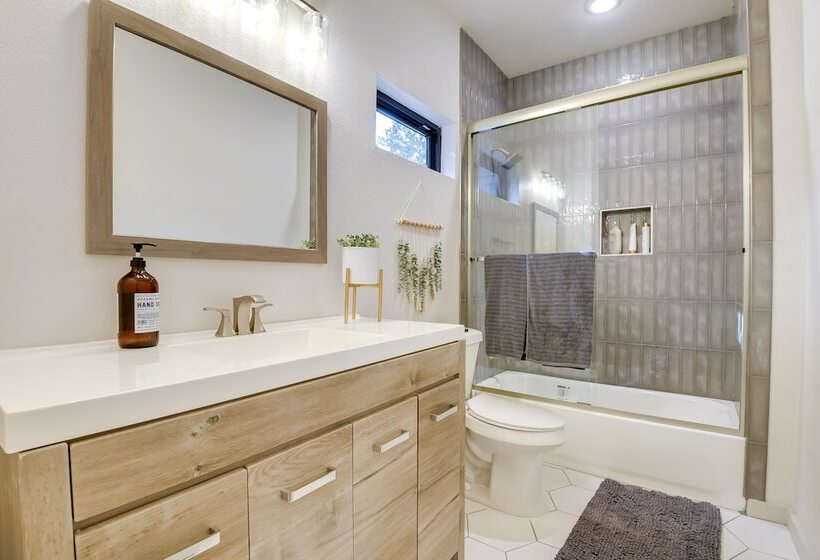 Modern Graford Cabin: Walk To Possum Kingdom Lake!