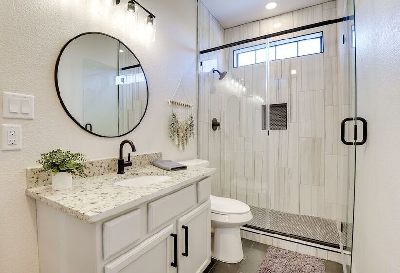 Modern Graford Cabin: Walk To Possum Kingdom Lake!