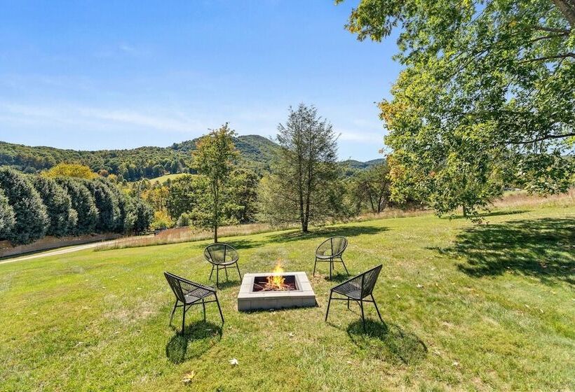 Modern Mountain Cabin By Avantstay Hot Tub