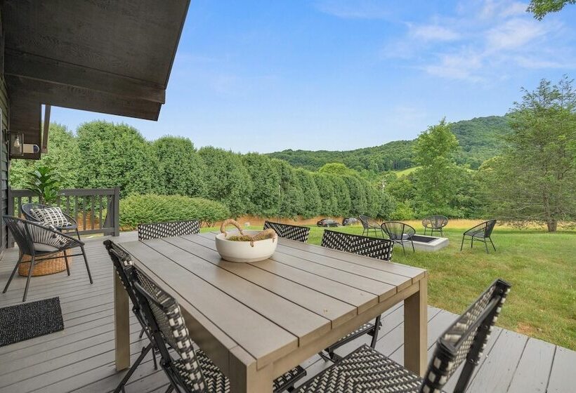 Modern Mountain Cabin By Avantstay Hot Tub