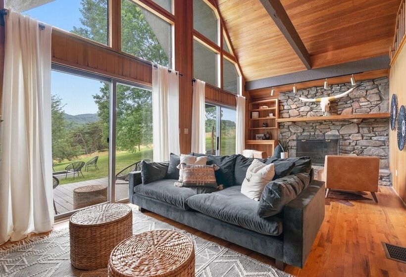 Modern Mountain Cabin By Avantstay Hot Tub