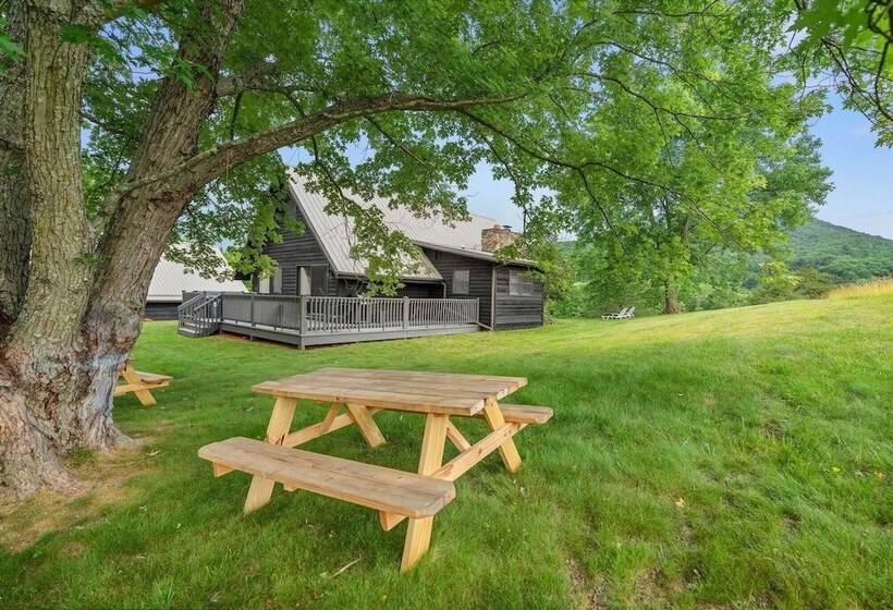 Modern Mountain Cabin By Avantstay Hot Tub