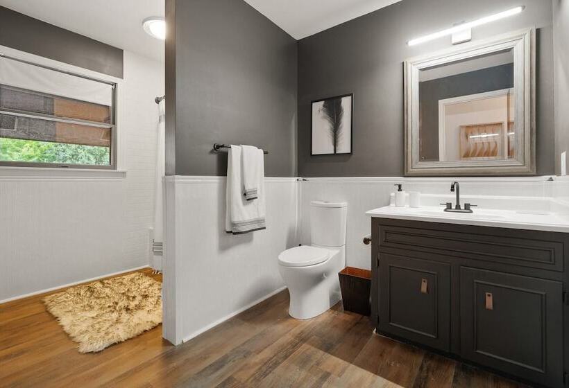 Modern Mountain Cabin By Avantstay Hot Tub