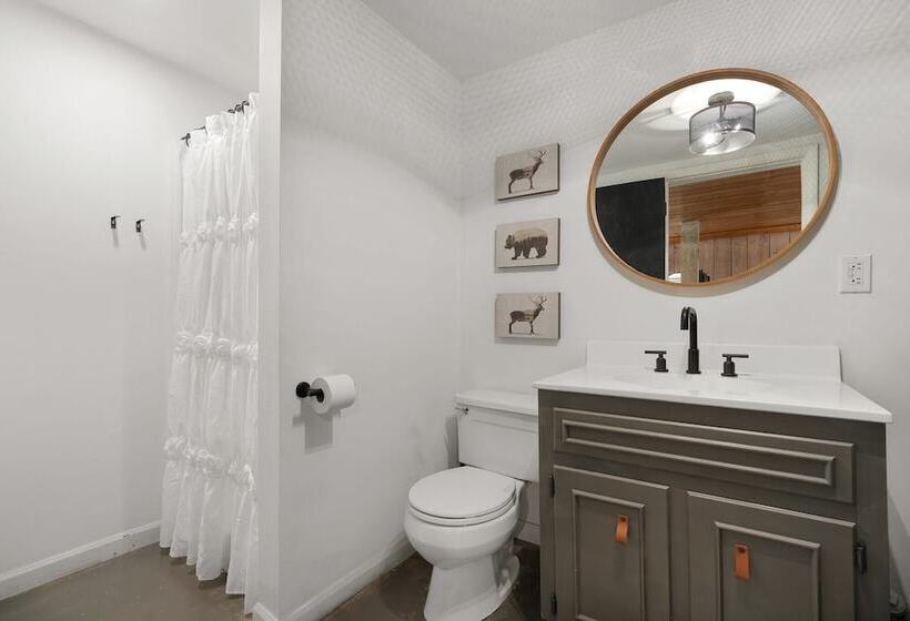 Modern Mountain Cabin By Avantstay Hot Tub