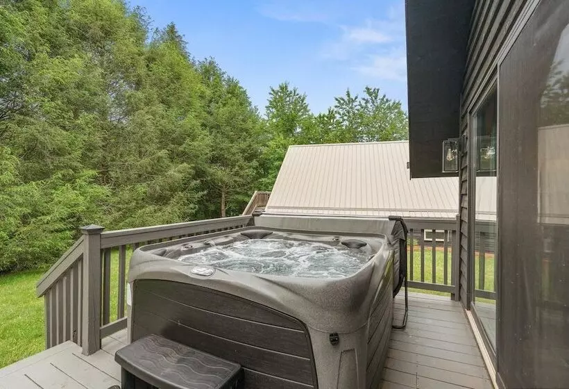 Modern Mountain Cabin By Avantstay Hot Tub