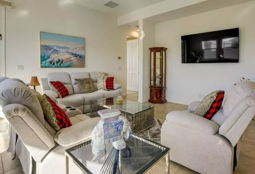 North Las Vegas Home ~ 11 Mi To The Strip!