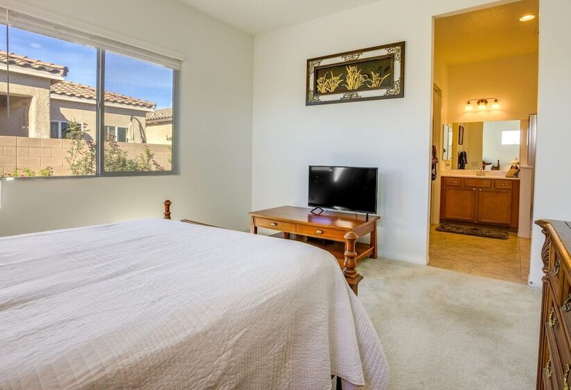 North Las Vegas Home ~ 11 Mi To The Strip!