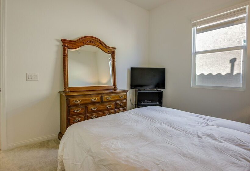 North Las Vegas Home ~ 11 Mi To The Strip!