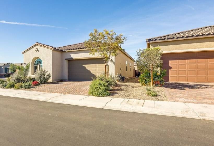 North Las Vegas Home ~ 11 Mi To The Strip!