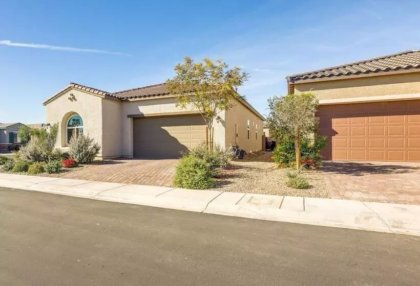 North Las Vegas Home ~ 11 Mi To The Strip!