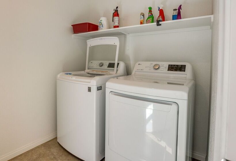 North Las Vegas Home ~ 11 Mi To The Strip!