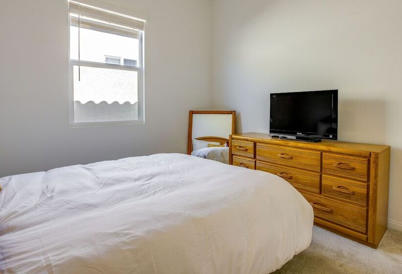 North Las Vegas Home ~ 11 Mi To The Strip!