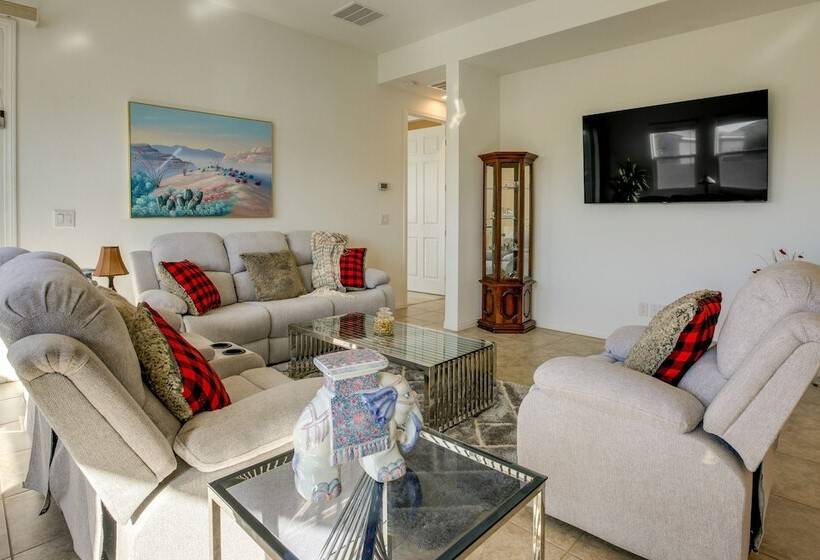 North Las Vegas Home ~ 11 Mi To The Strip!