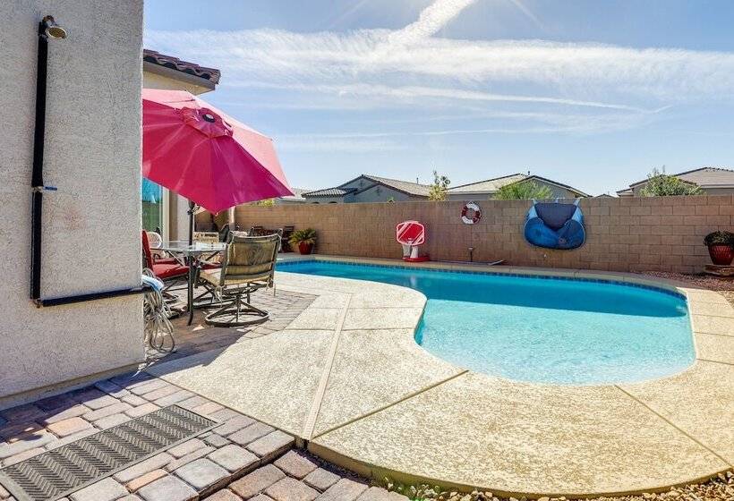 North Las Vegas Home ~ 11 Mi To The Strip!