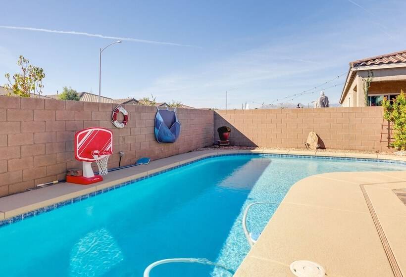 North Las Vegas Home ~ 11 Mi To The Strip!