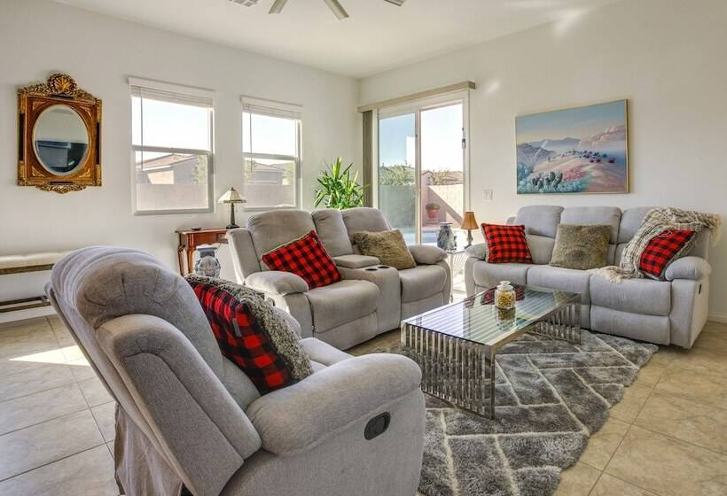 North Las Vegas Home ~ 11 Mi To The Strip!