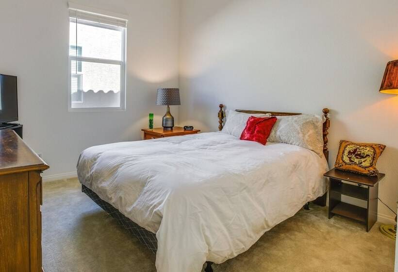 North Las Vegas Home ~ 11 Mi To The Strip!