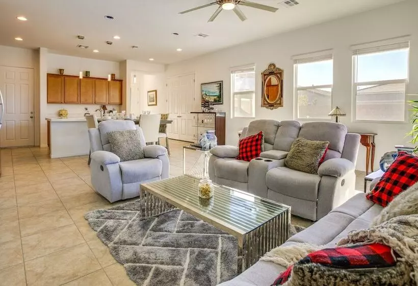 North Las Vegas Home ~ 11 Mi To The Strip!