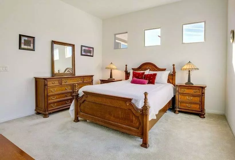 North Las Vegas Home ~ 11 Mi To The Strip!