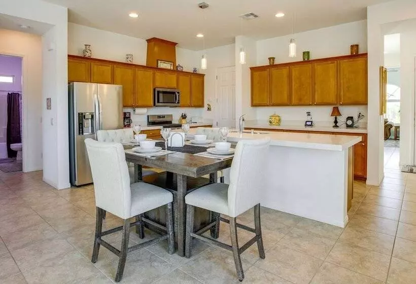 North Las Vegas Home ~ 11 Mi To The Strip!