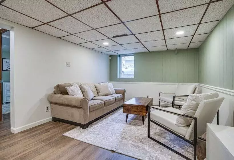 Oakdale Home W/ Deck   7 Mi To Downtown St Paul!