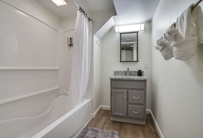 Oakdale Home W/ Deck 7 Mi To Downtown St Paul!