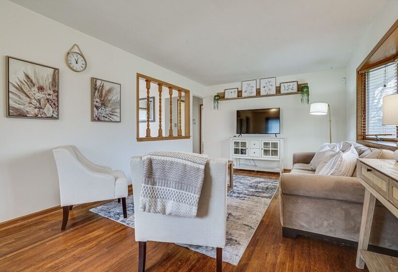 Oakdale Home W/ Deck   7 Mi To Downtown St Paul!