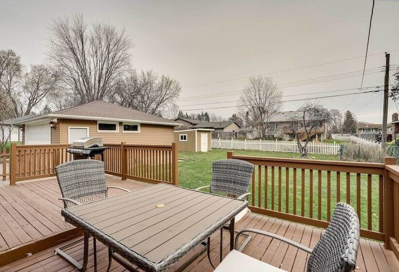 Oakdale Home W/ Deck   7 Mi To Downtown St Paul!