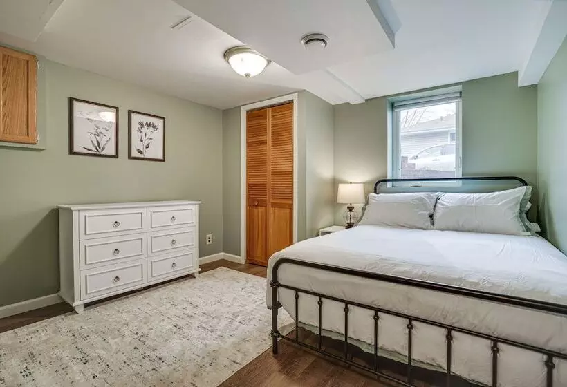 Oakdale Home W/ Deck   7 Mi To Downtown St Paul!