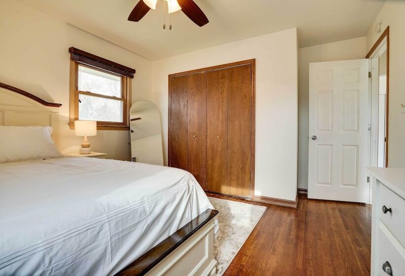 Oakdale Home W/ Deck   7 Mi To Downtown St Paul!