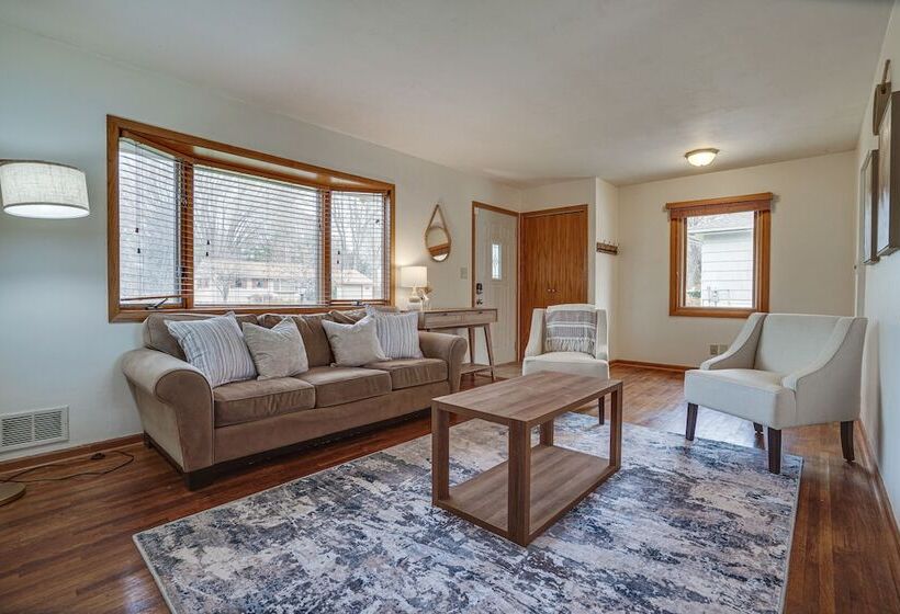 Oakdale Home W/ Deck 7 Mi To Downtown St Paul!