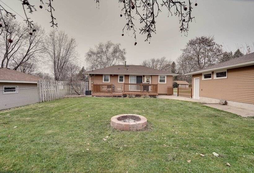 Oakdale Home W/ Deck 7 Mi To Downtown St Paul!