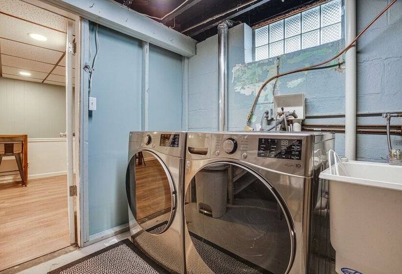 Oakdale Home W/ Deck 7 Mi To Downtown St Paul!