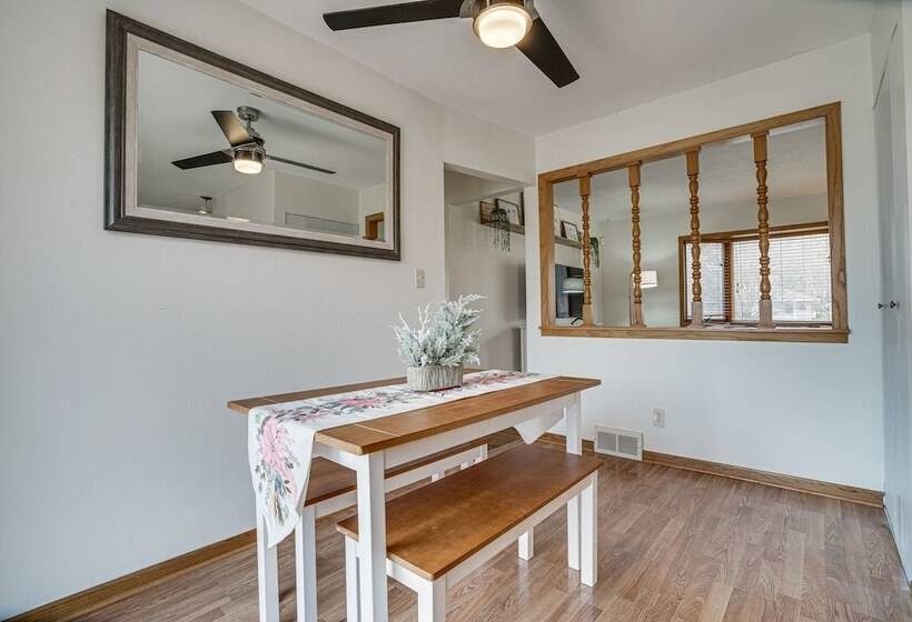 Oakdale Home W/ Deck   7 Mi To Downtown St Paul!