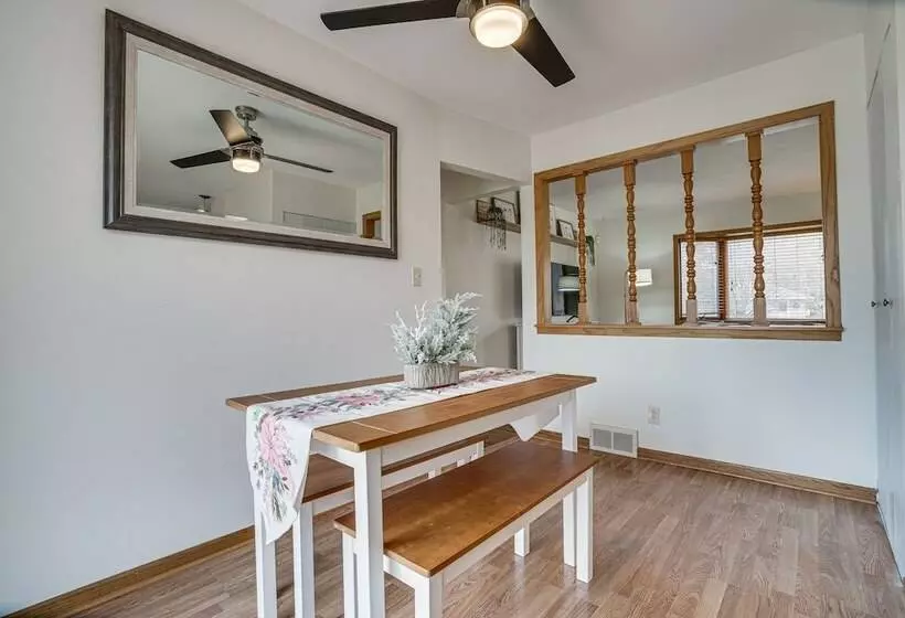 Oakdale Home W/ Deck   7 Mi To Downtown St Paul!