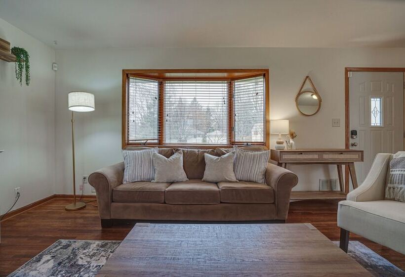 Oakdale Home W/ Deck   7 Mi To Downtown St Paul!