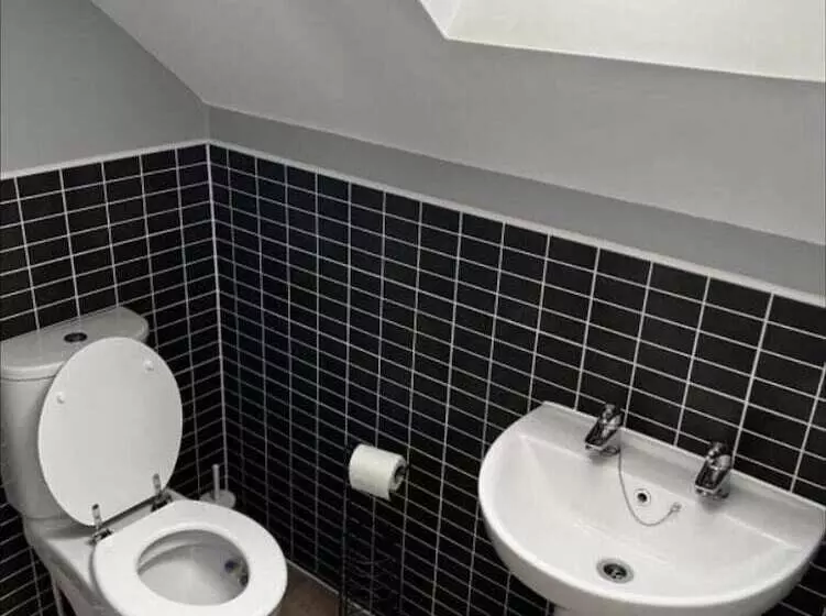 レジデンス Charming 3 Bed House In Gloucester