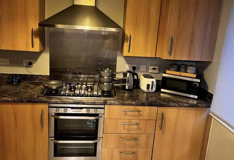 Residenza Charming 3 Bed House In Gloucester