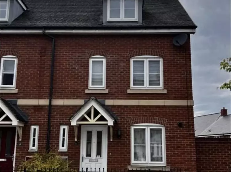 レジデンス Charming 3 Bed House In Gloucester