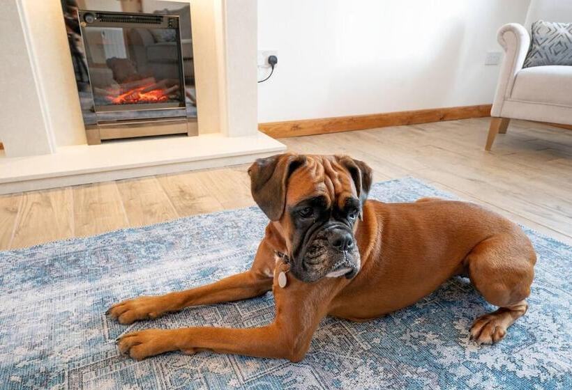 Residência Lovely 2 Bed House In Canterbury