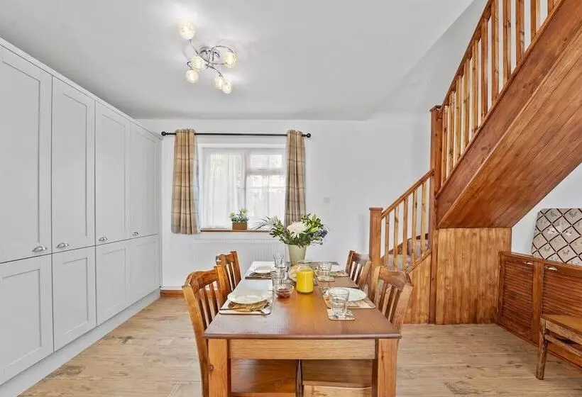 レジデンス Lovely 2 Bed House In Canterbury
