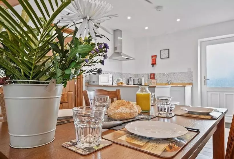 レジデンス Lovely 2 Bed House In Canterbury