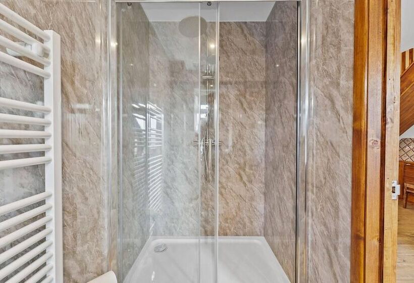 Residência Lovely 2 Bed House In Canterbury