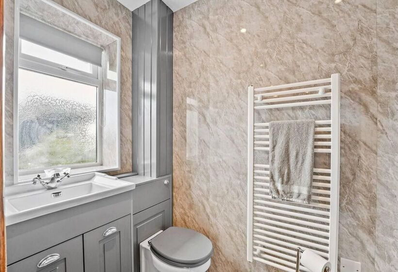 Residência Lovely 2 Bed House In Canterbury