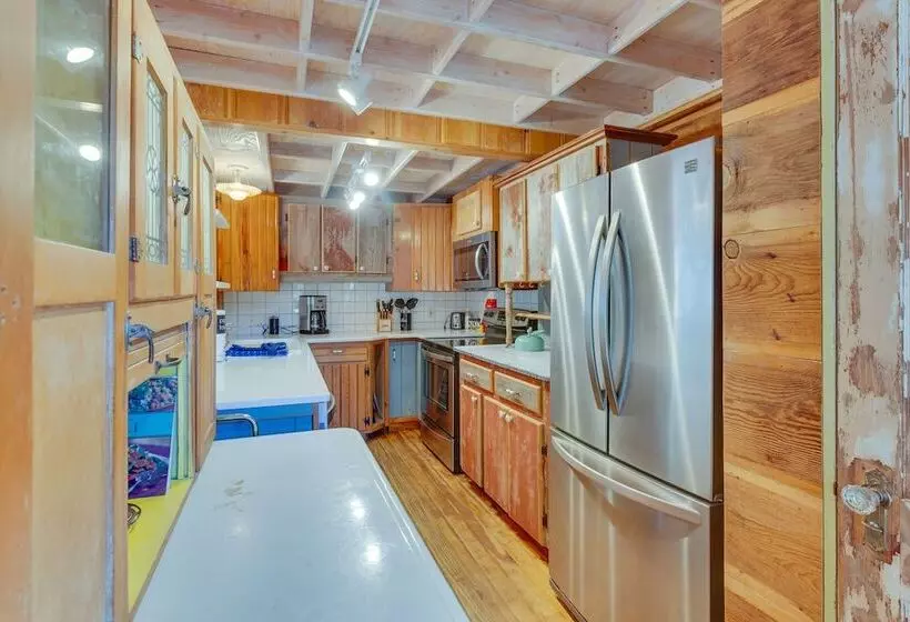 Riverside Retreat W/ Screened Porch: 6 Mi To Taos!