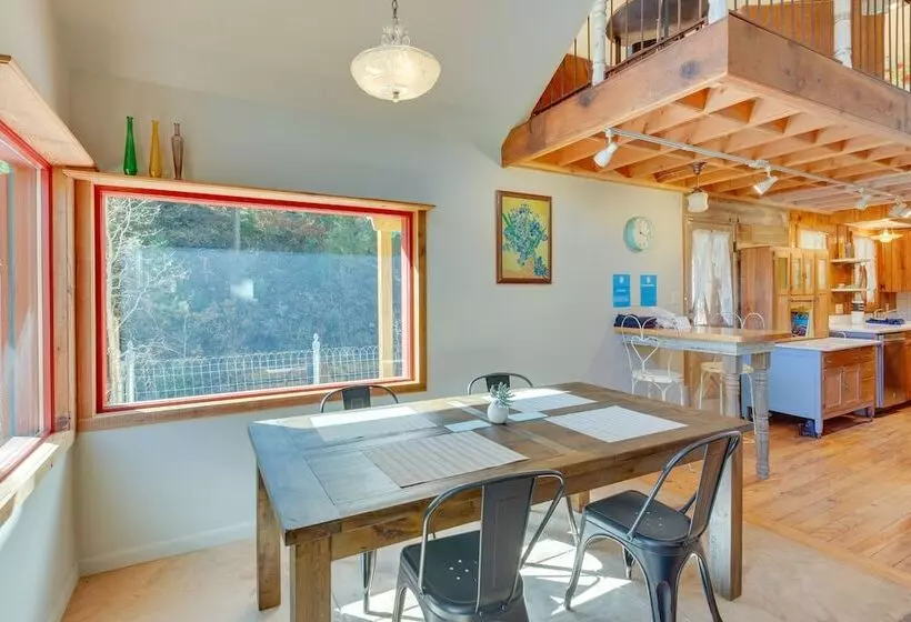 Riverside Retreat W/ Screened Porch: 6 Mi To Taos!