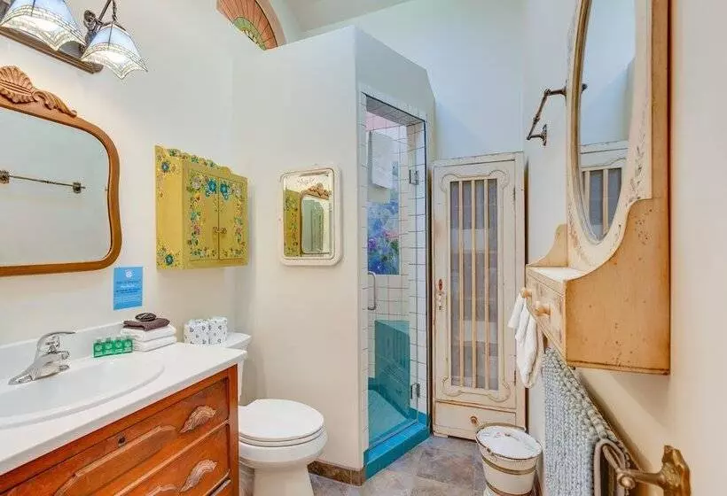 Riverside Retreat W/ Screened Porch: 6 Mi To Taos!