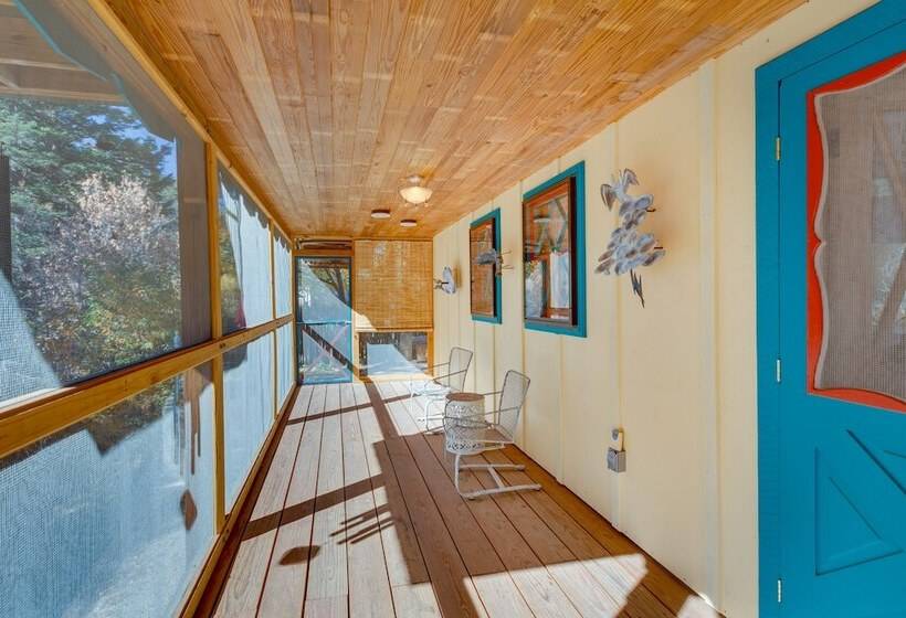 Riverside Retreat W/ Screened Porch: 6 Mi To Taos!